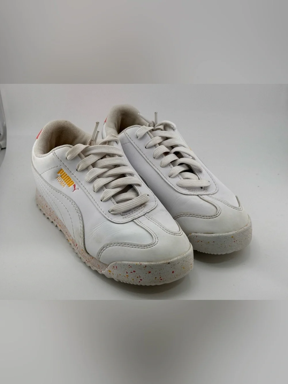 Puma Kids White Low-Top Sneakers with Gold Logo and Speckled Sole